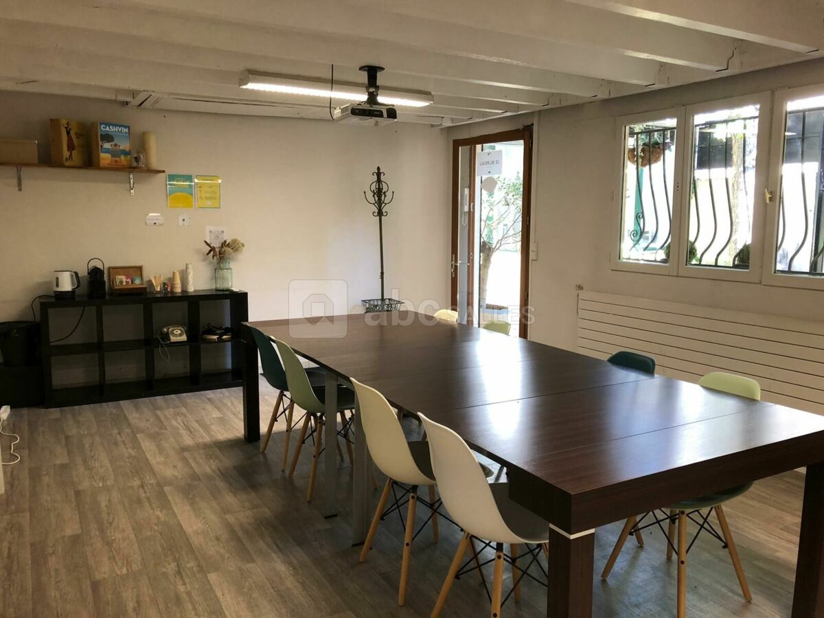 Le bureau - table centrale
