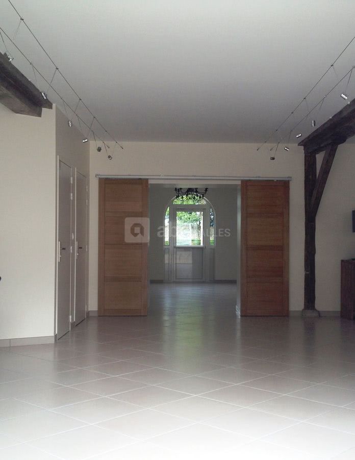 Salon communiquant a la grande salle de reception