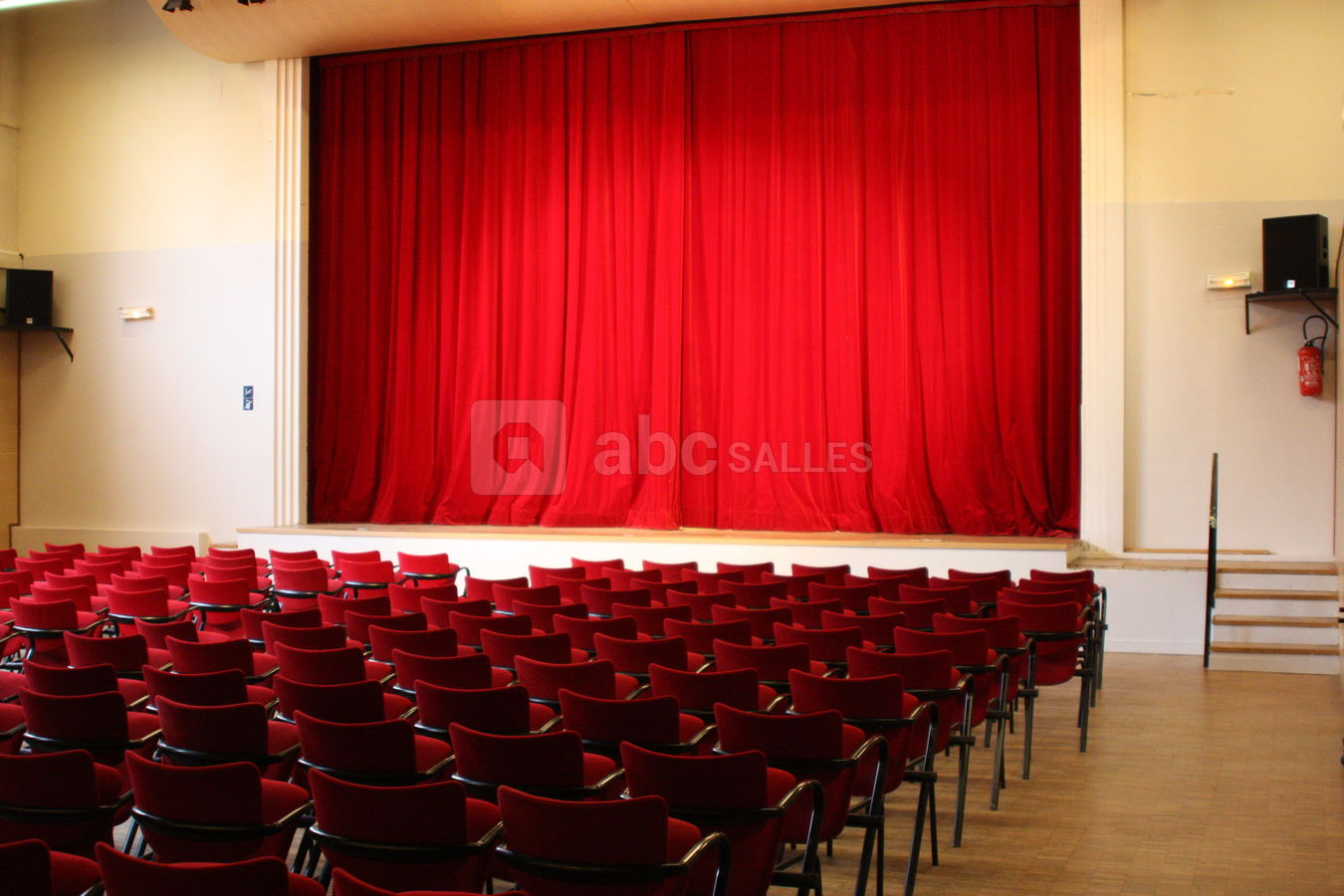 Salle vue depuis l'arrière