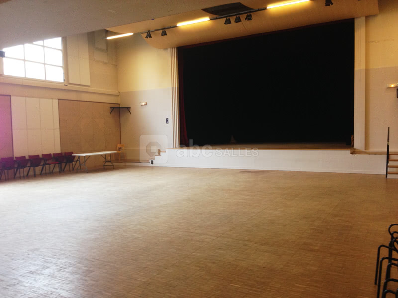 Salle sans fauteuils