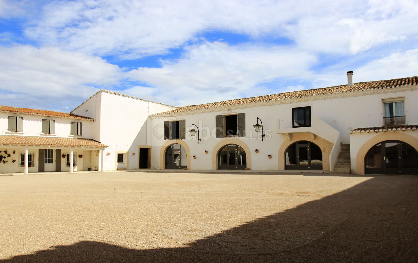 La cour du mas