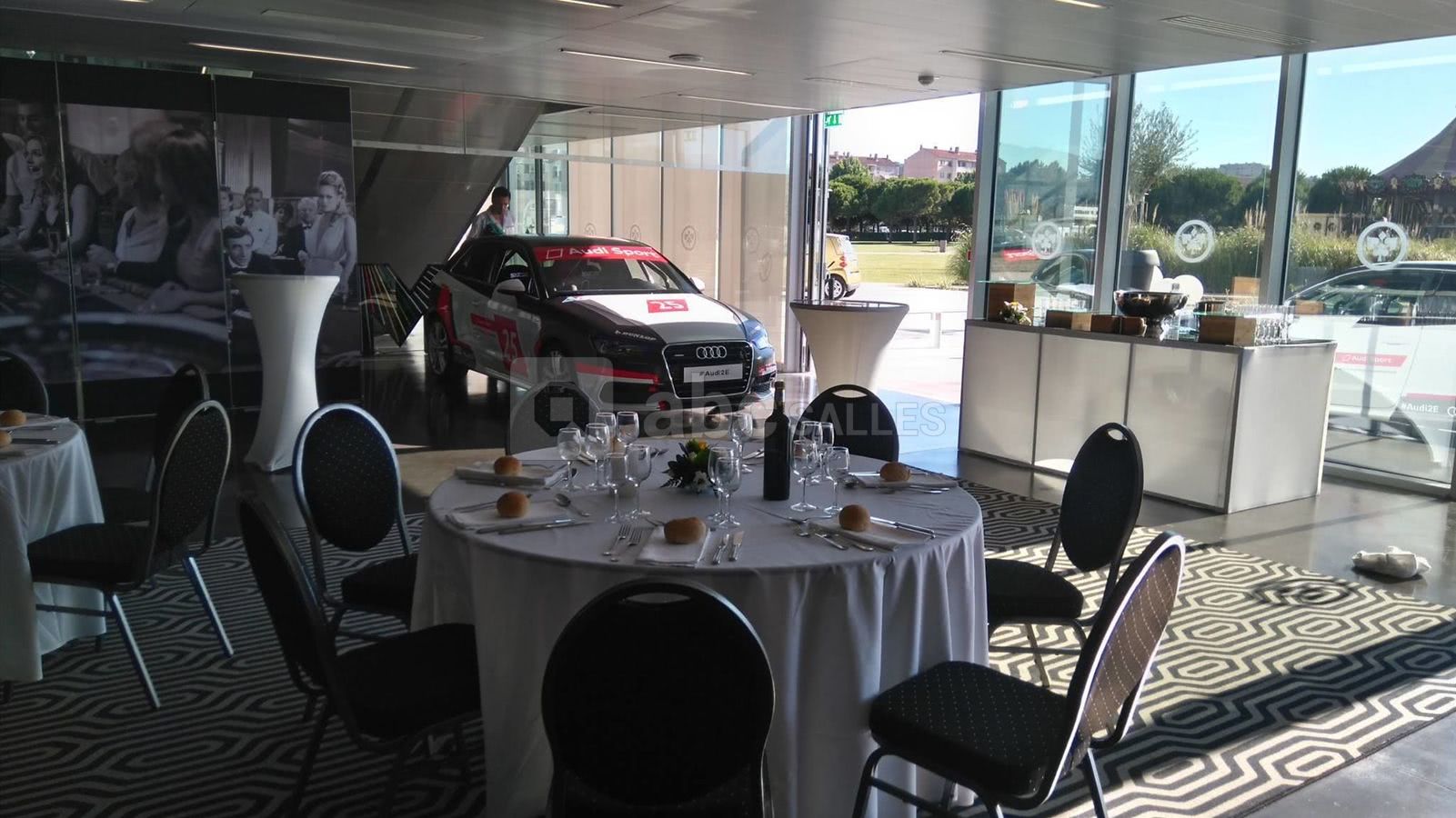 Diner au salon d'exposition