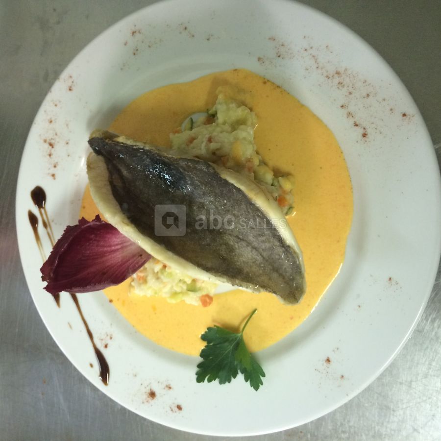 FILET DE ST PIERRE SUR FONDU DE POIREAUX