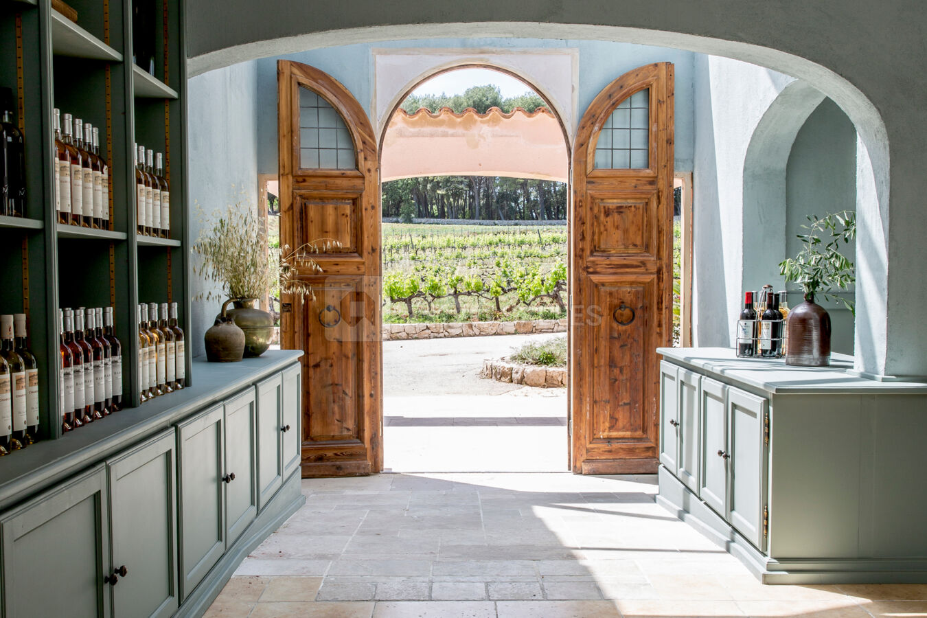 Entrée du Caveau/réception