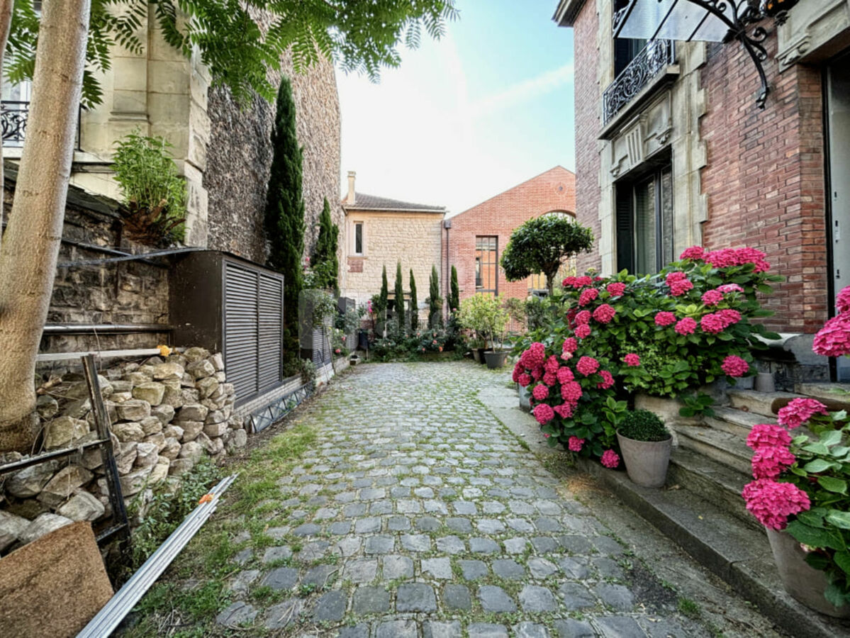 Cour