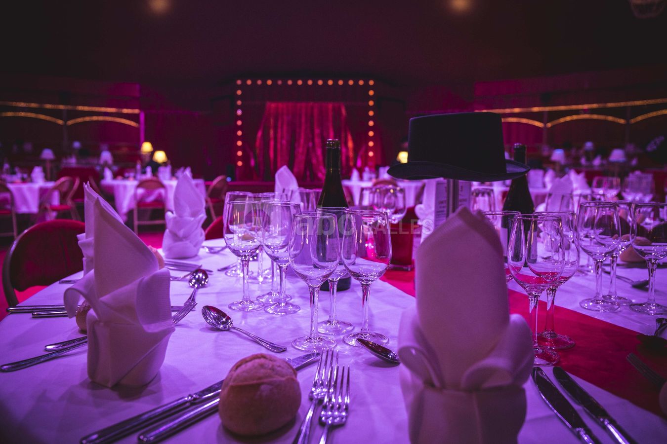 Salle dîner-spectacle