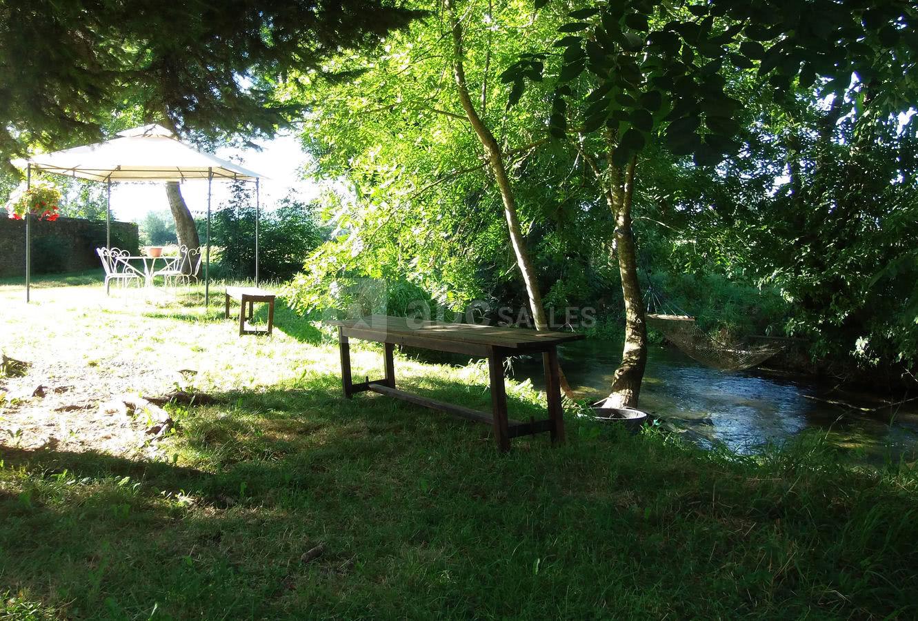 Le bord du ruisseau, moulin piongo gite de groupe