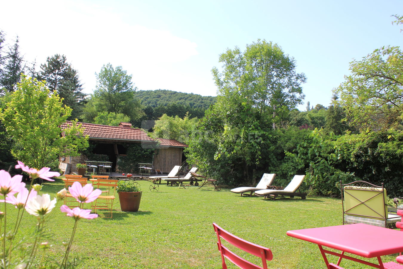Jardin clos & four à bois