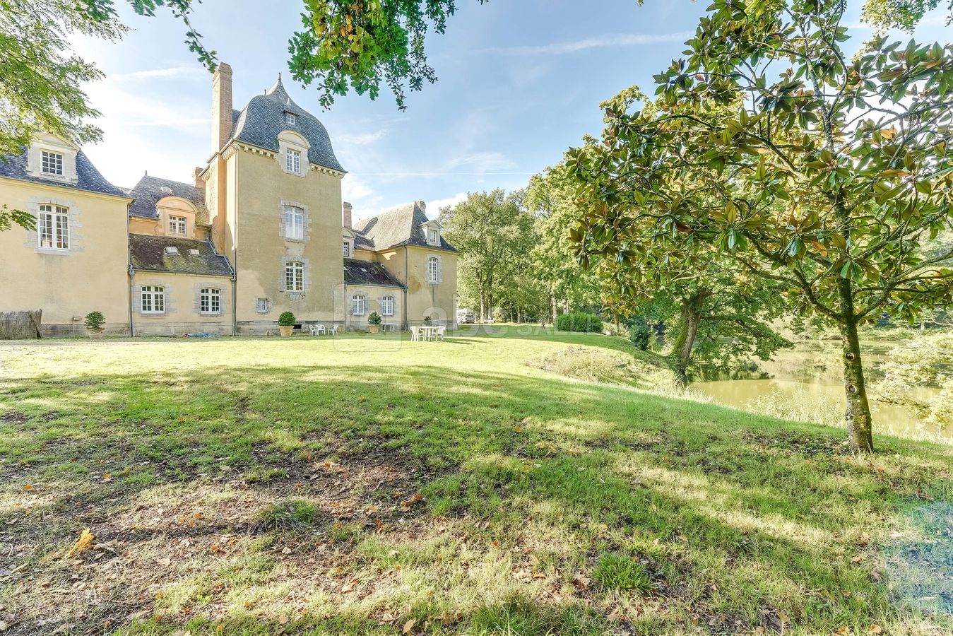 Le château côté étang