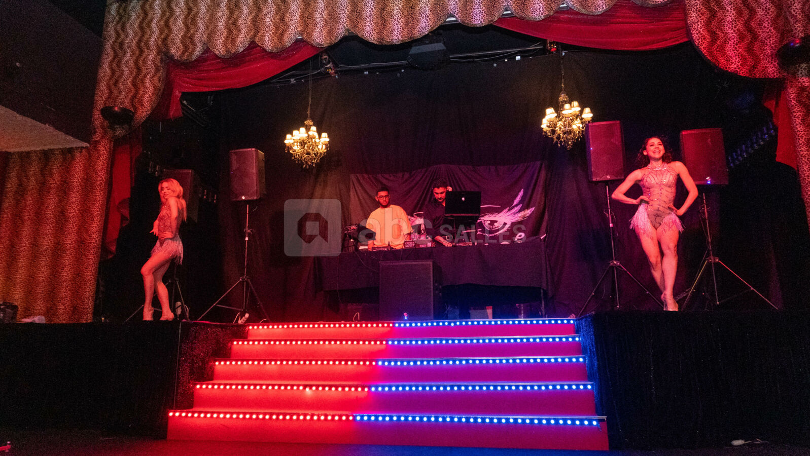 Animation DJ & danseuses