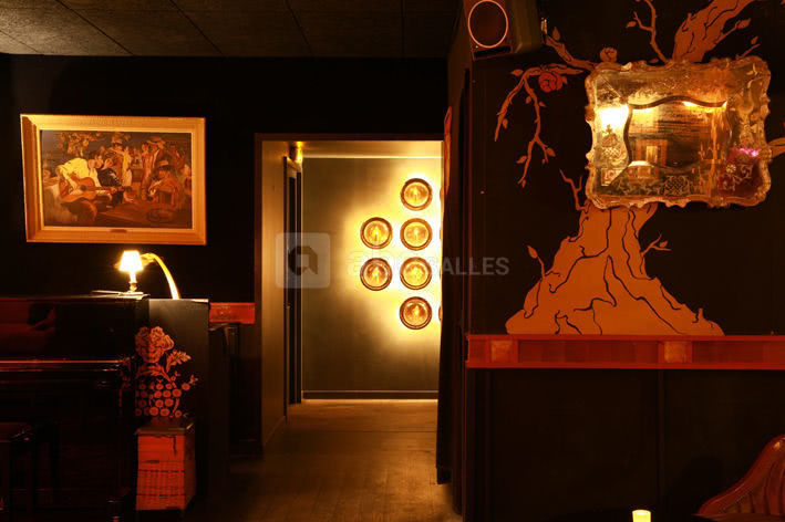 Le Très Honoré Bar