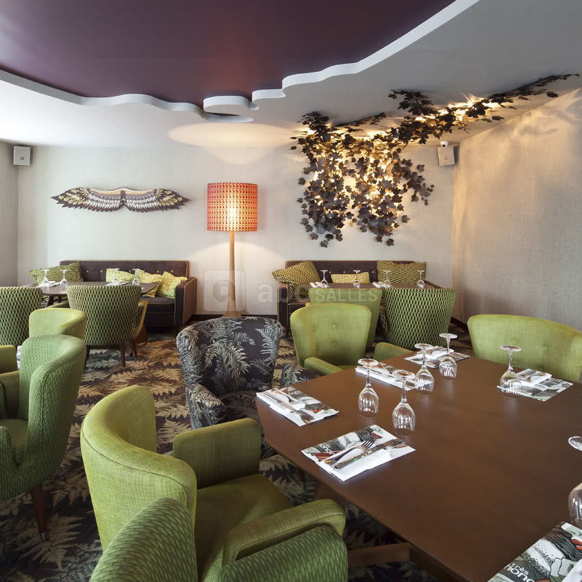 Le Très Honoré Bar