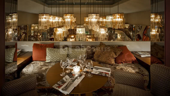 Le Très Honoré Bar