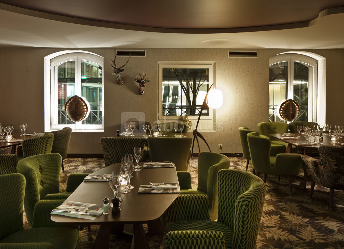 Le Très Honoré Bar