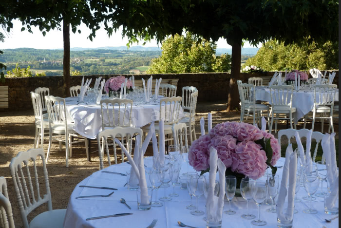 Repas dans la cour intérieure