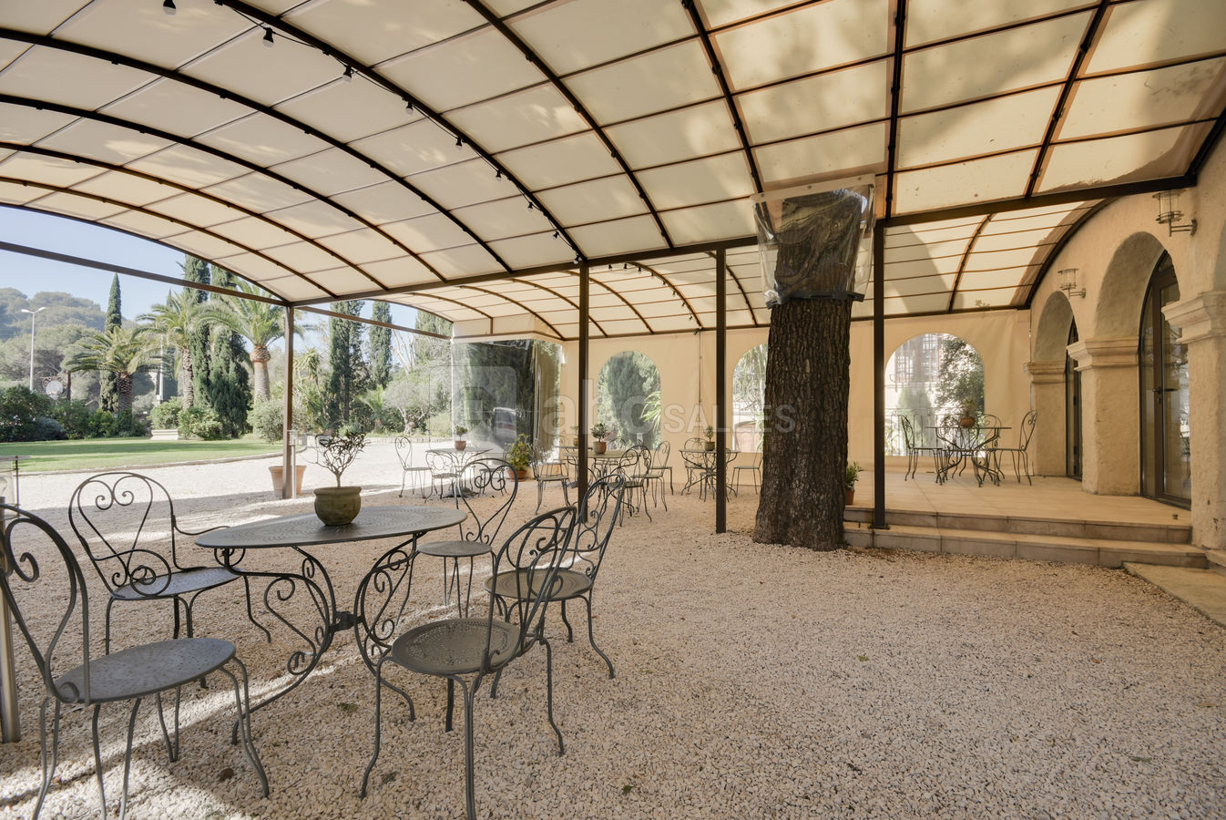 Sous la grande pergola