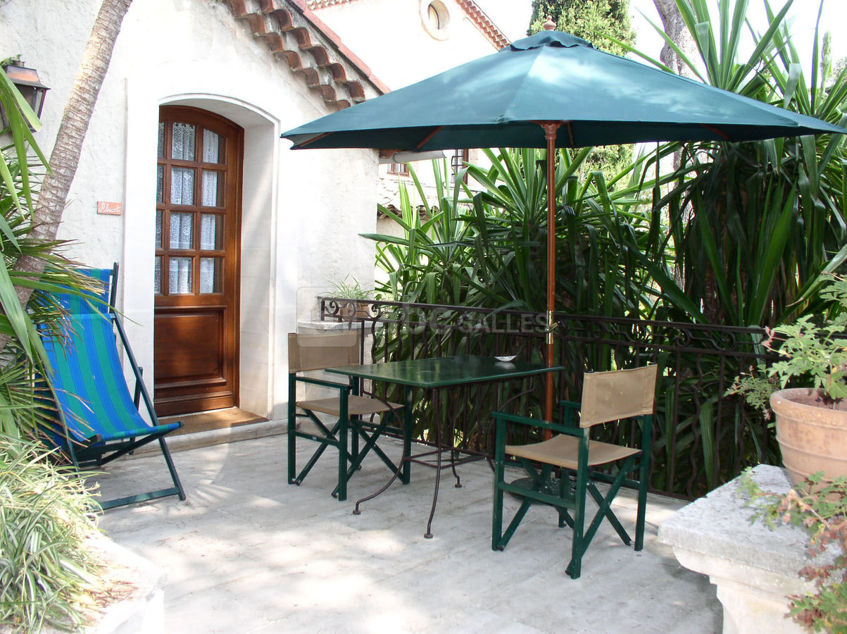 Terrasse devant le studio Abricot