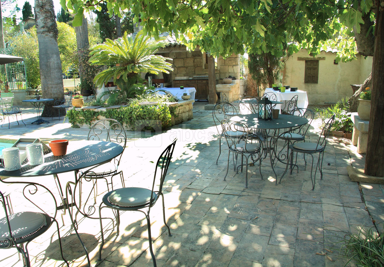 Terrasse au bord de la piscine