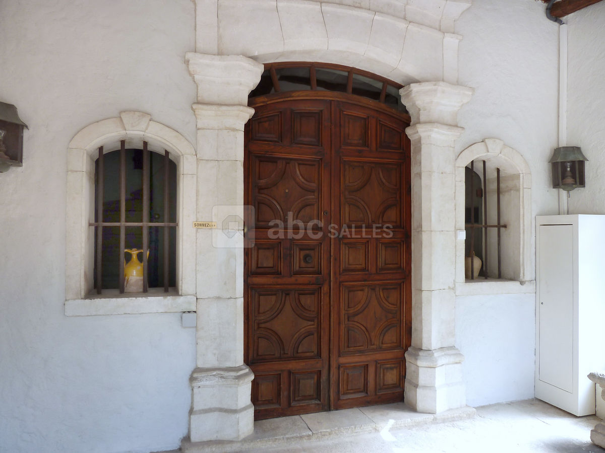 Porte d'entrée de la grande maison