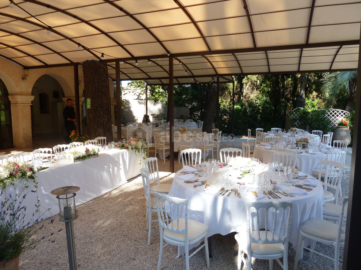 Diner sous la pergola
