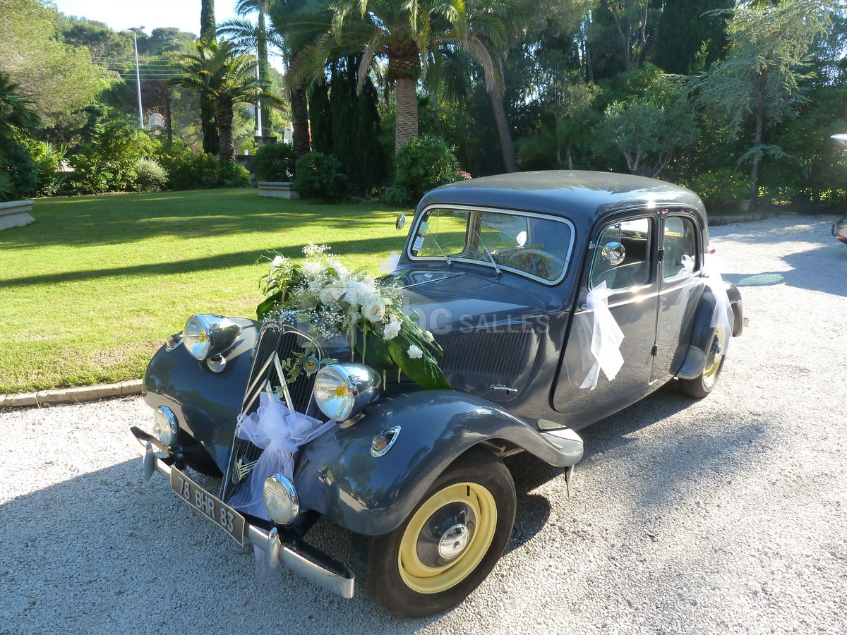 La voiture des mariés