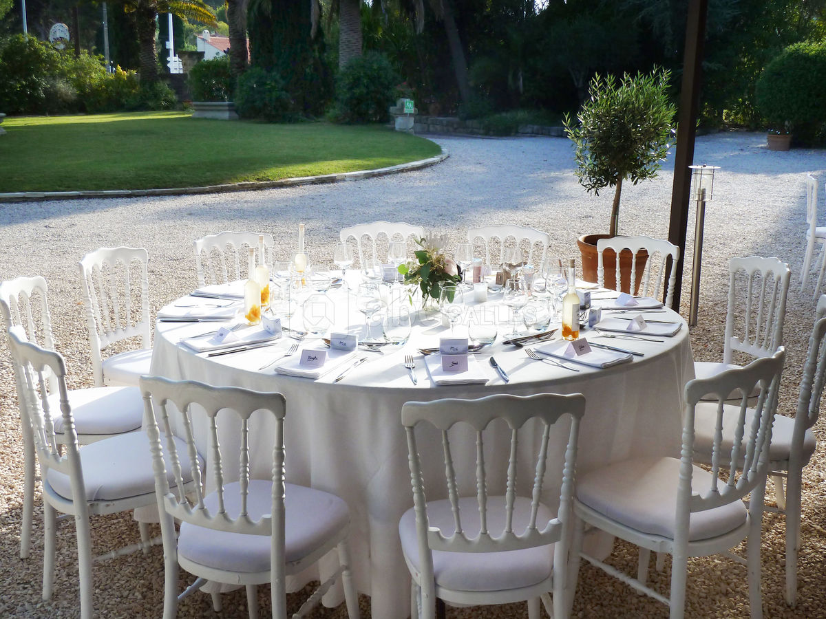 Table sous la pergola