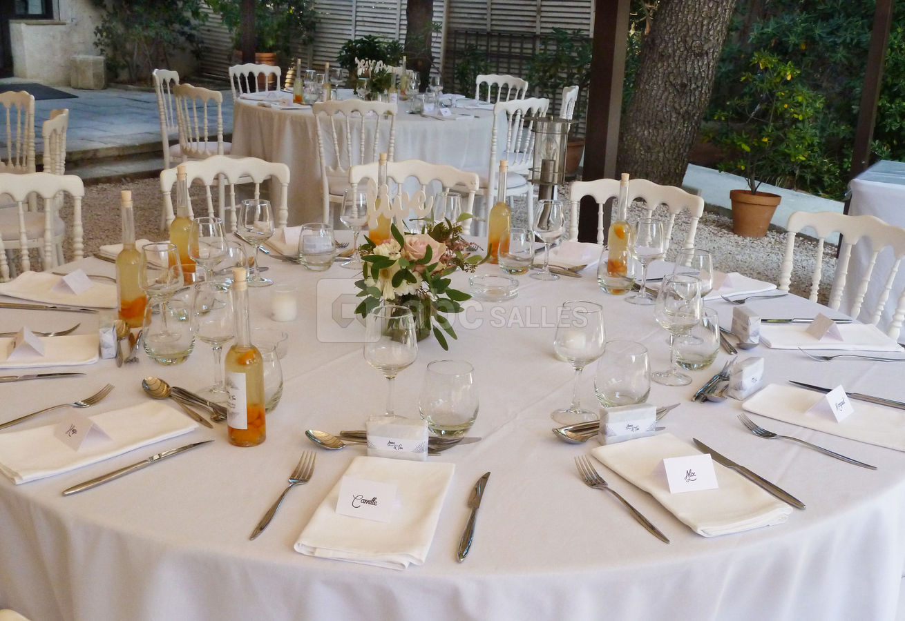 Table sous la pergola