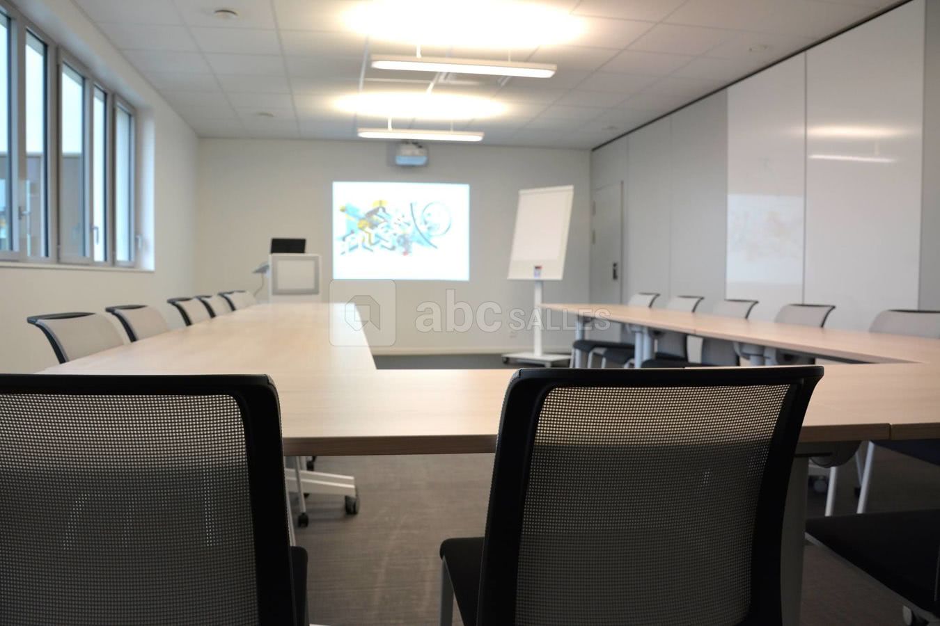 SALLE 20 PERSONNES