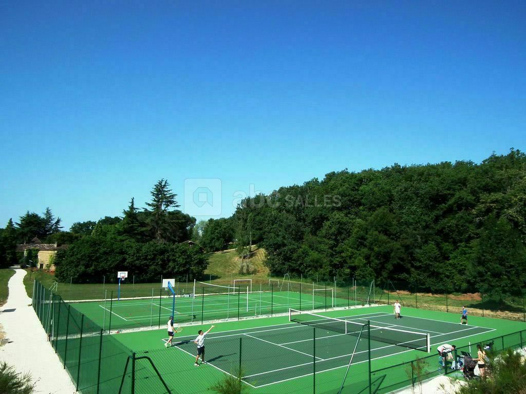 Terrain de Tennis et Terrain Multi-sports