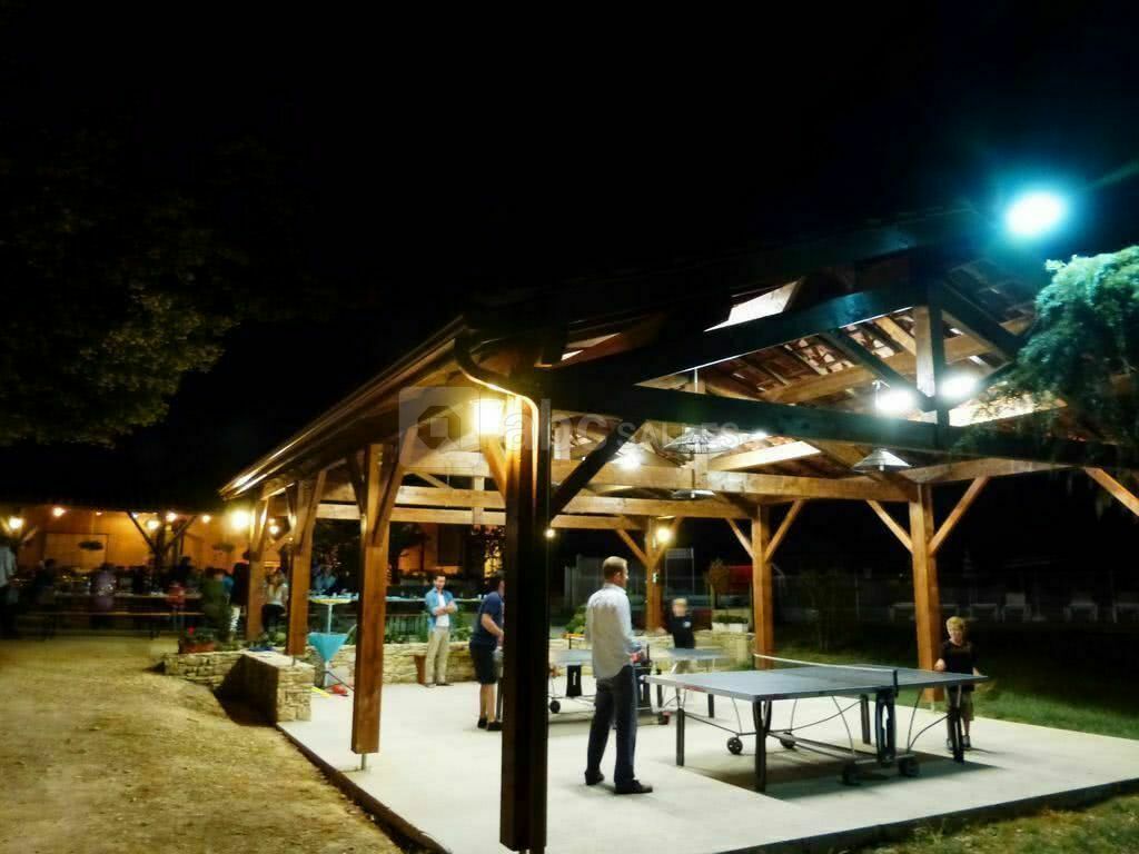 Ping-pong sous le Préau