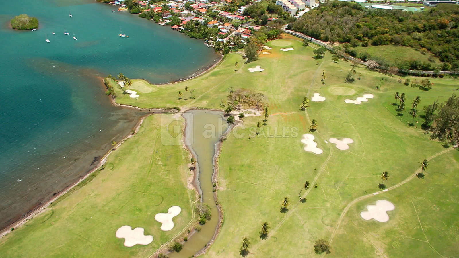 A proximité le golf des 3 ilets