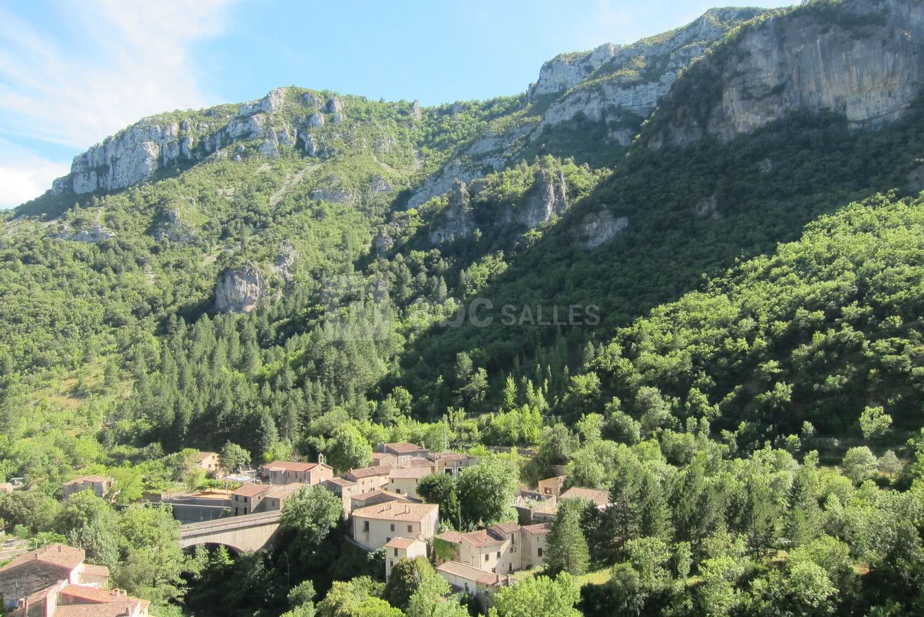 Vue de la terrasse sur la vallée et Madières