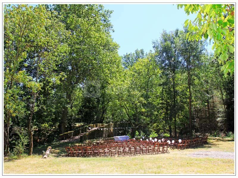 Cérémonie près du pont datant de 1735