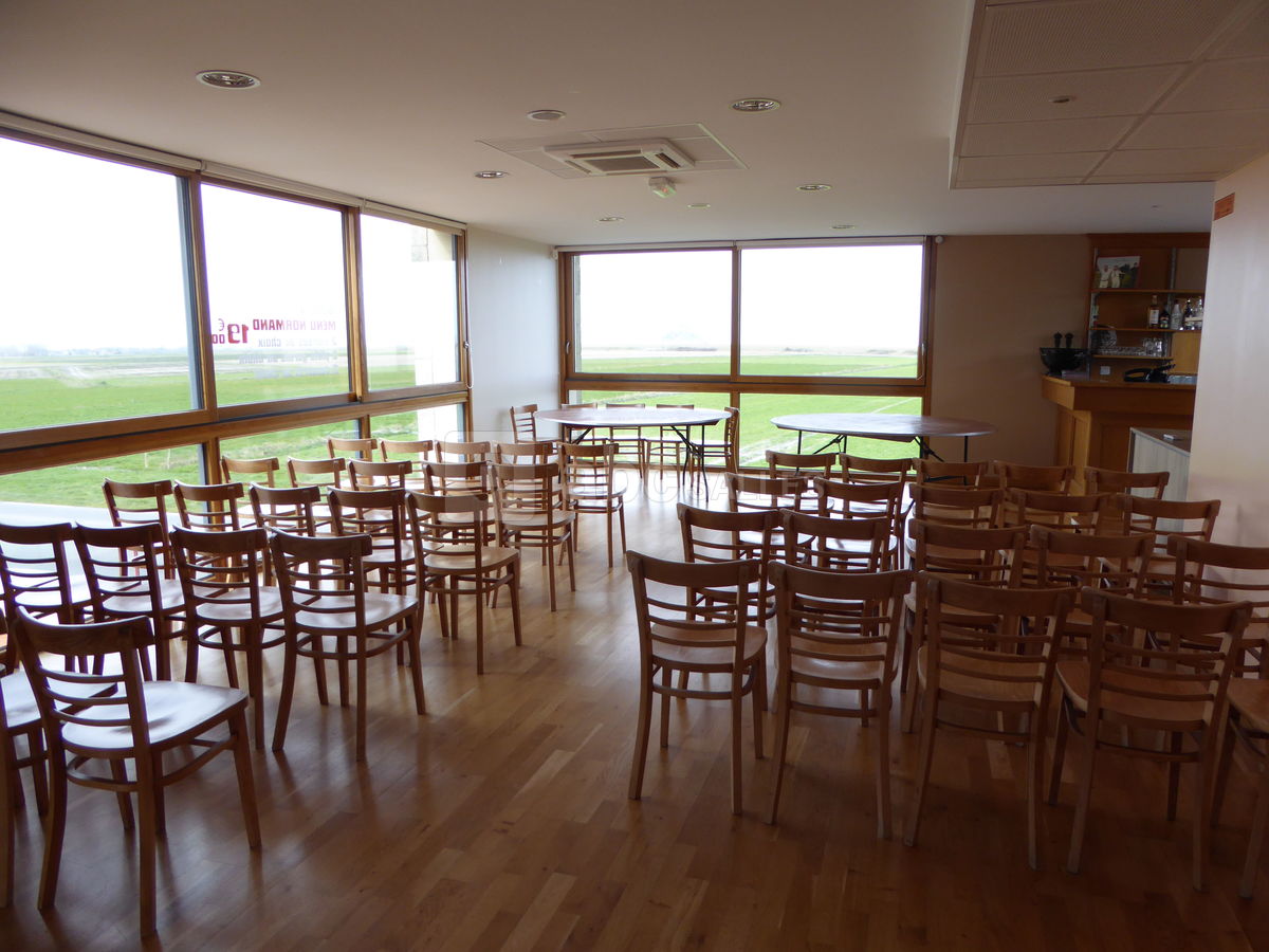 Salle de réunion et de restauration