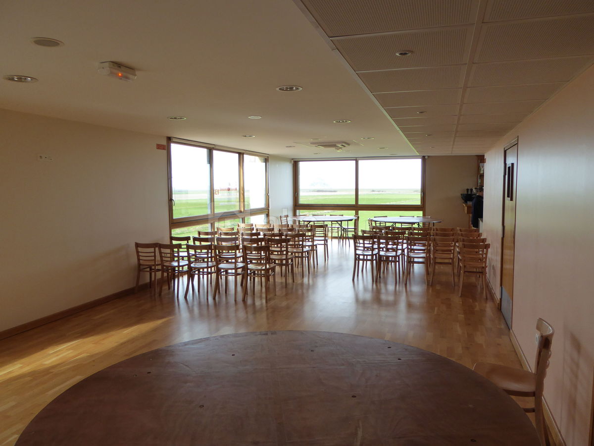 Salle de réunion et de restauration