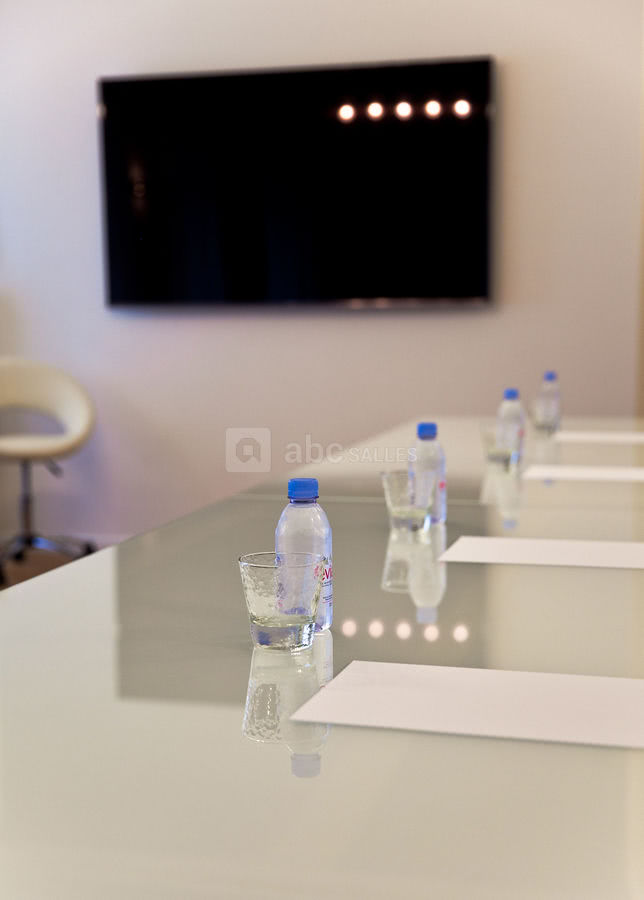 Paris Artois, Luxury Club