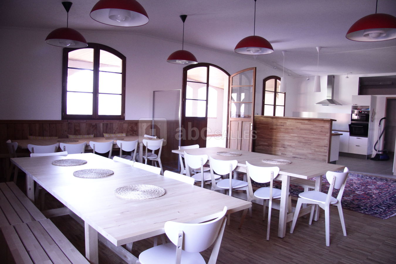 Salle déjeuner + cuisine