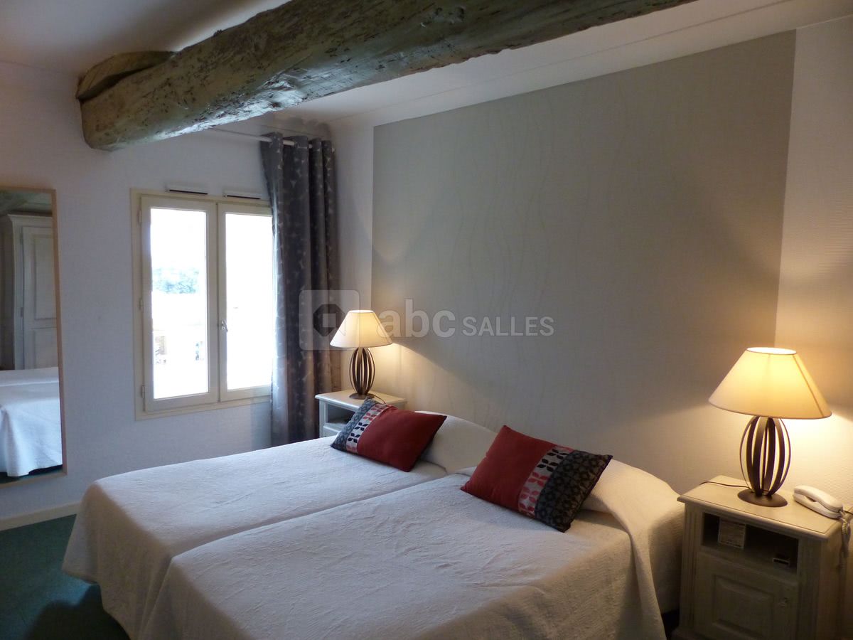 Chambre twin vue piscine