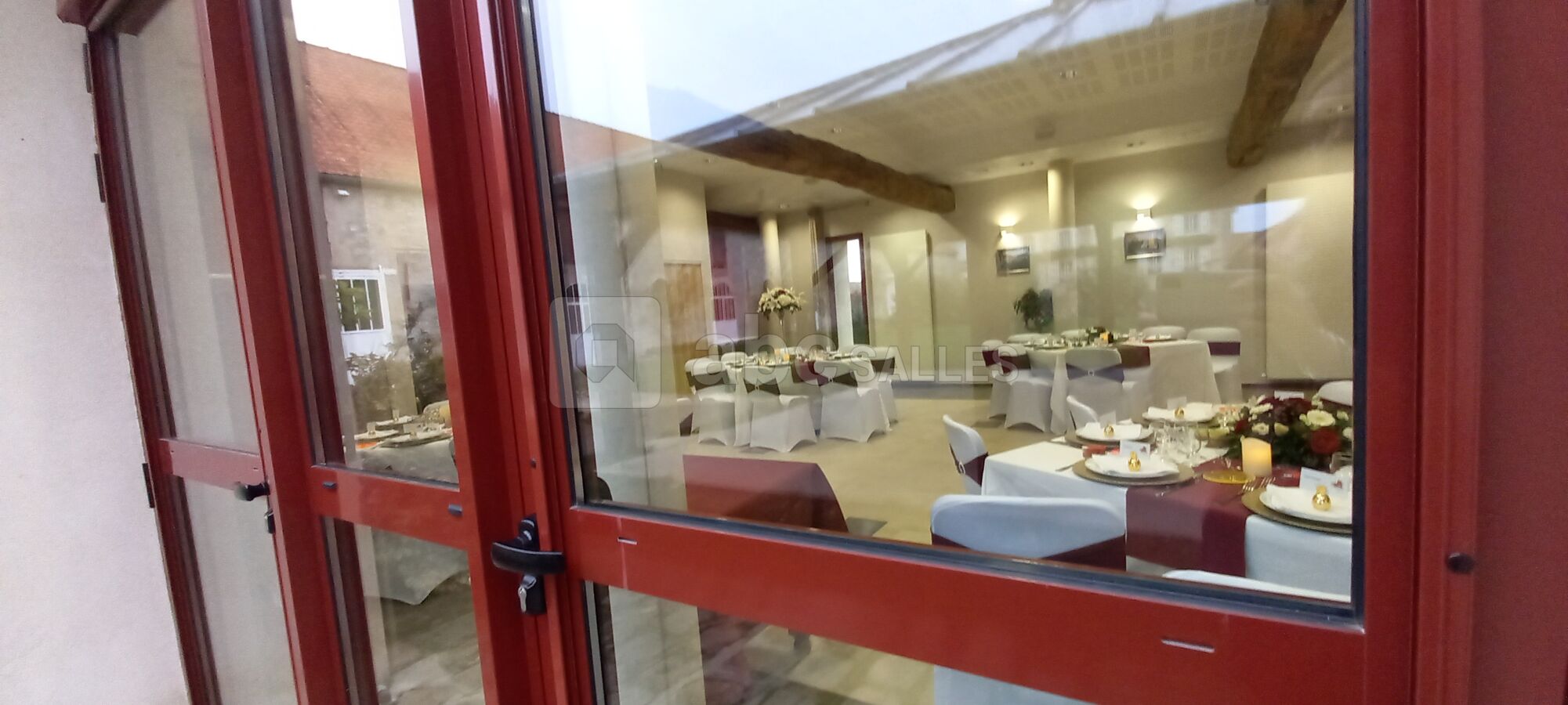 Salle installée pour un anniversaire 80 ans