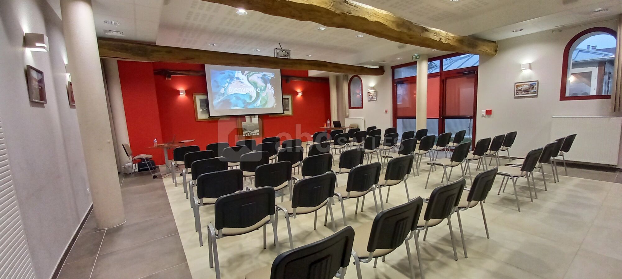 Salle en conférence pour 70 participants
