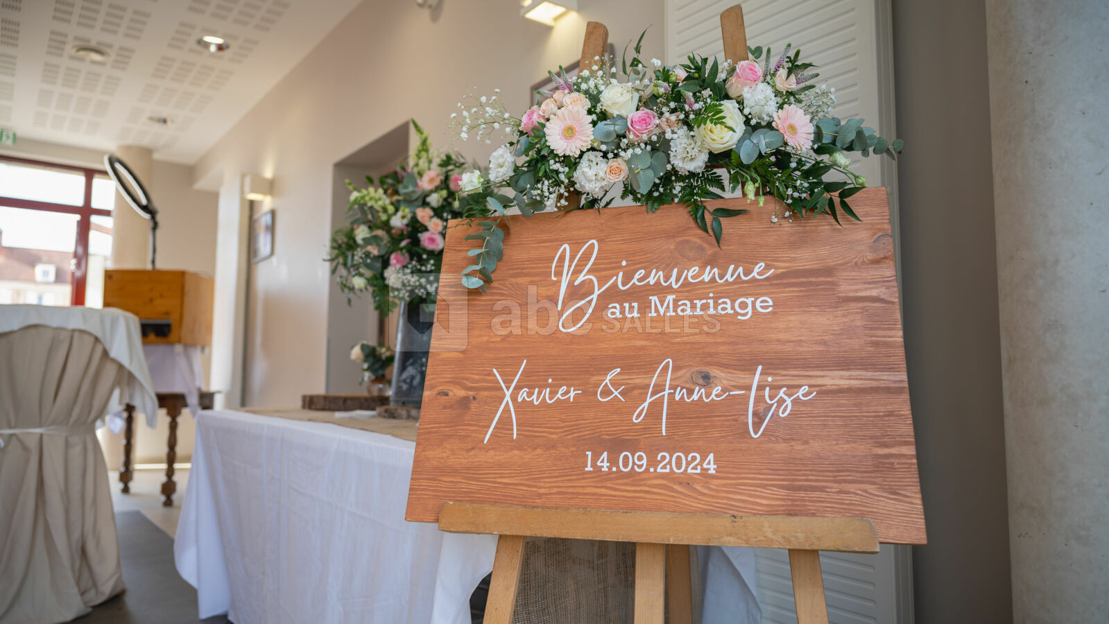 Accueil avec panneau des signataires, photobooth à la demande