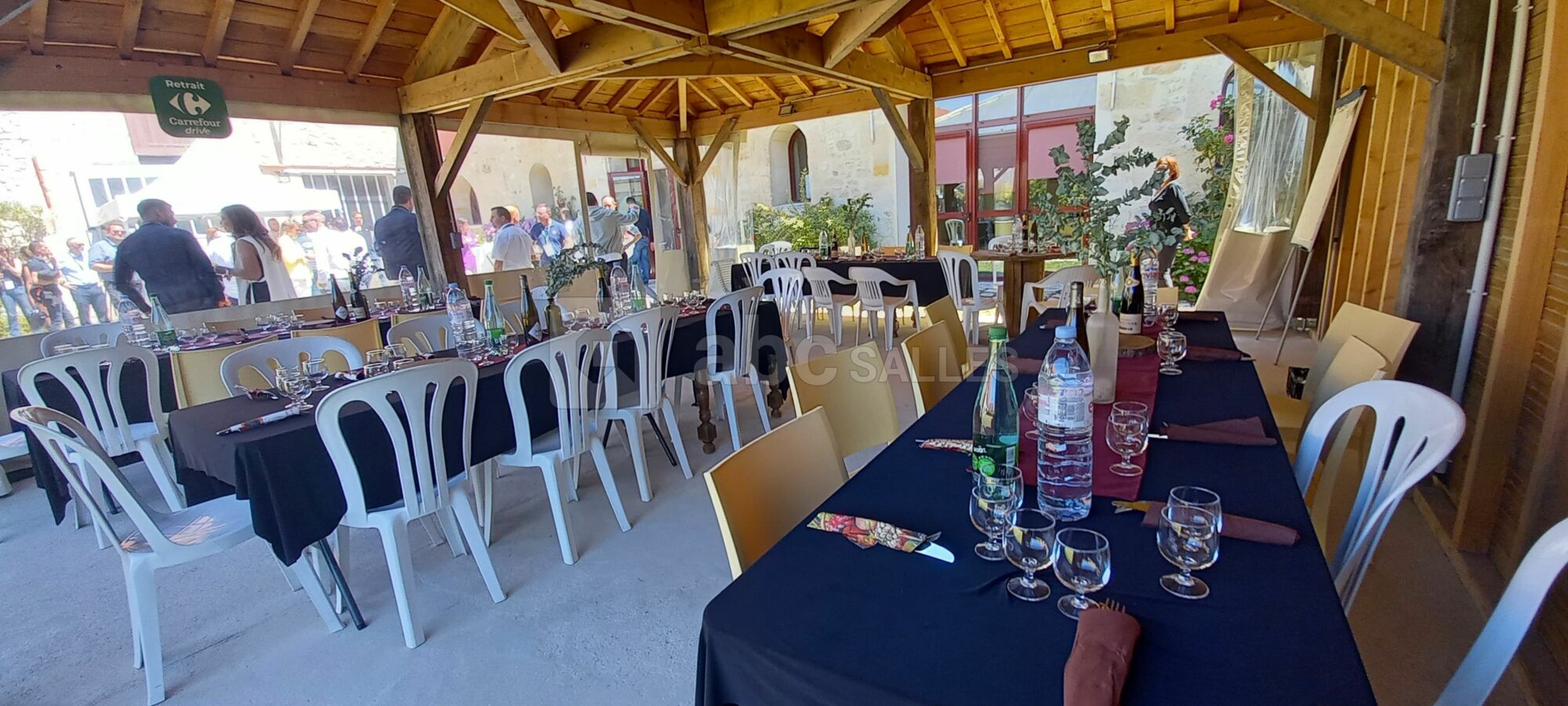 Repas en véranda pour réunion d'avril à octobre