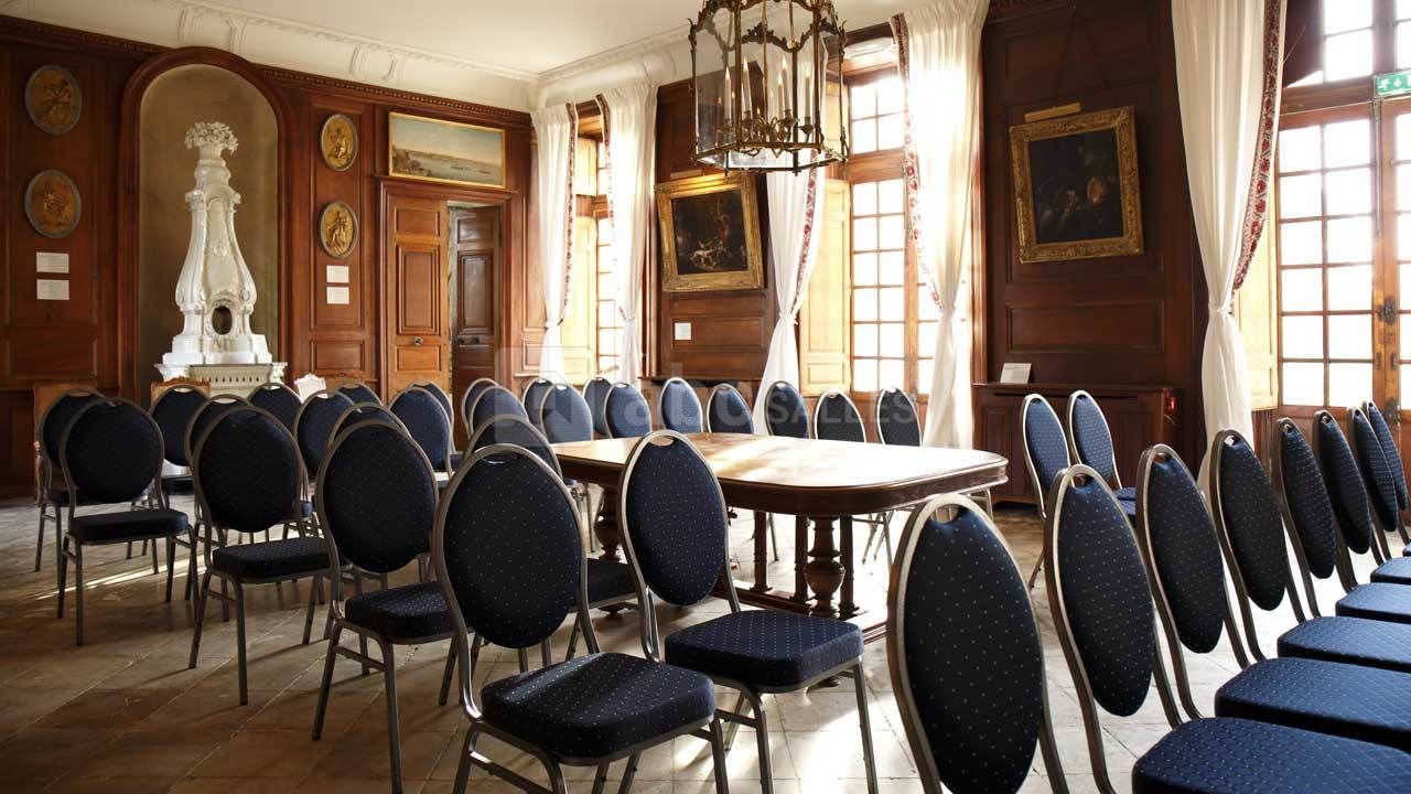Réunion dans la Salle à Manger