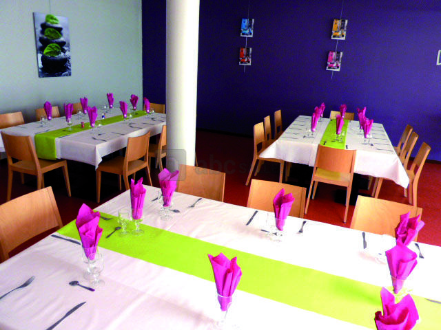 Repas de groupe : en self ou en service à table
