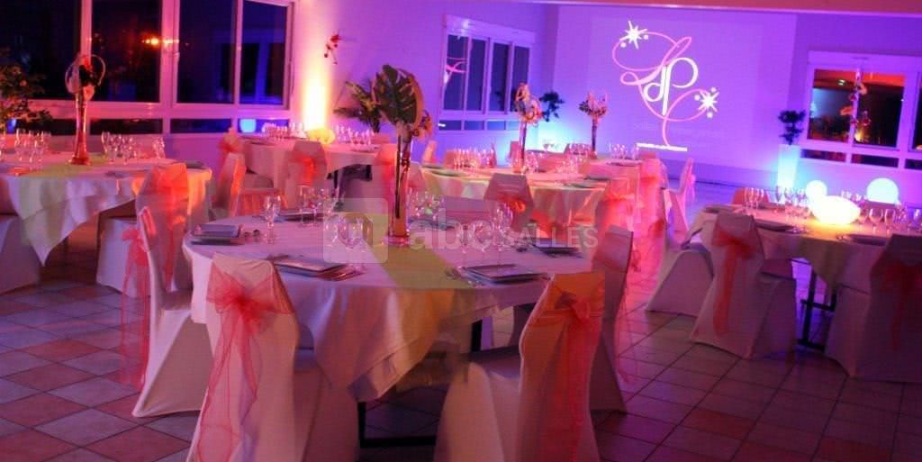 Salle 180 m² ambiance lumineuse
