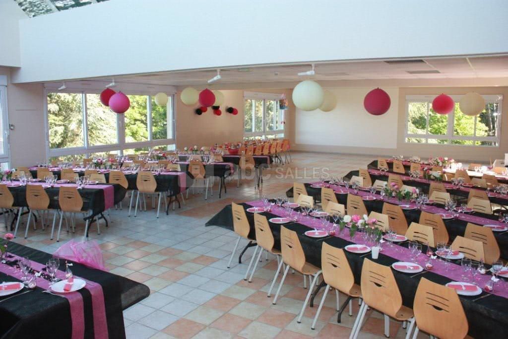 Salle 180 m² tables rectangulaires