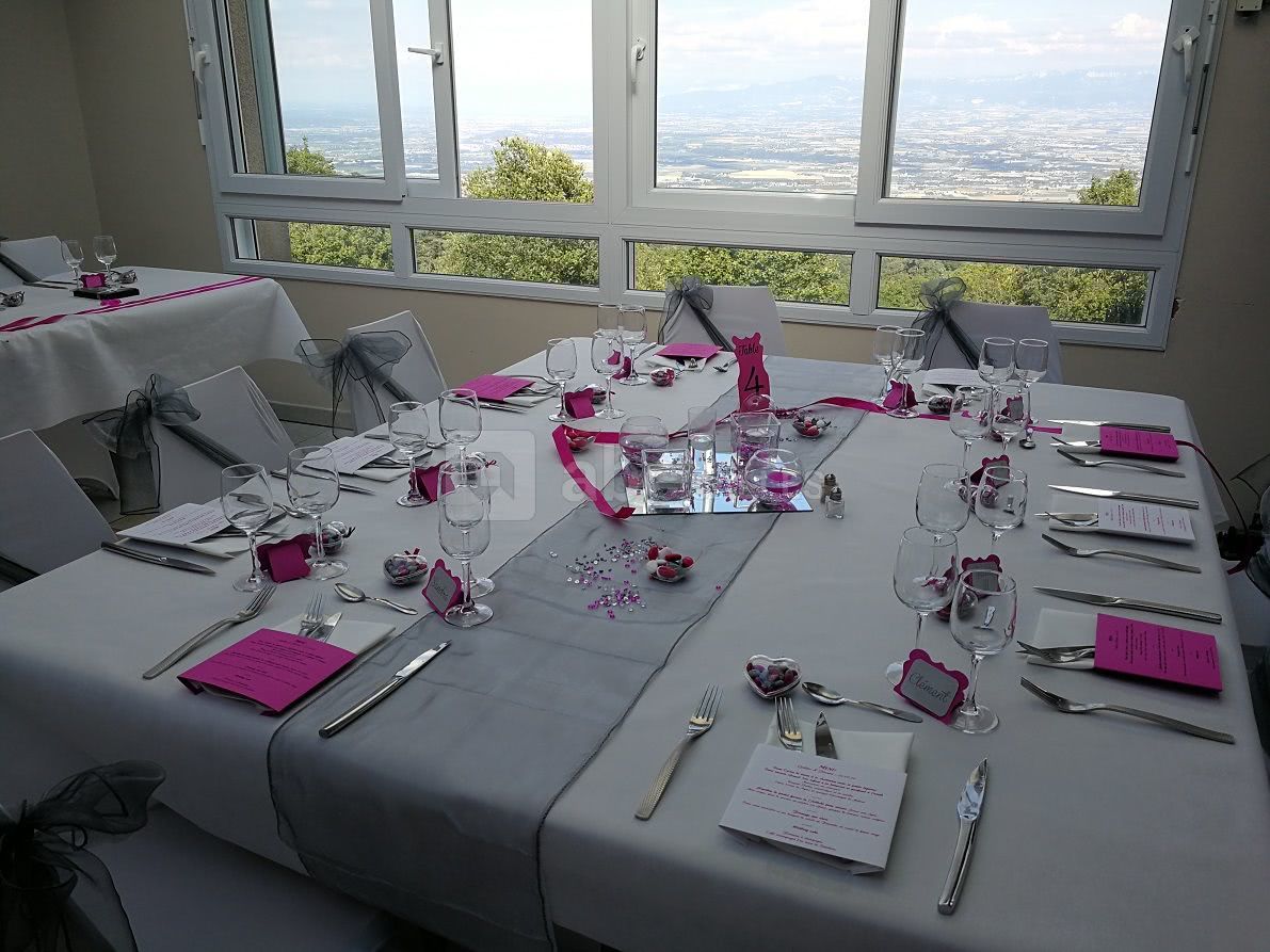 Repas avec vue sur la vallée