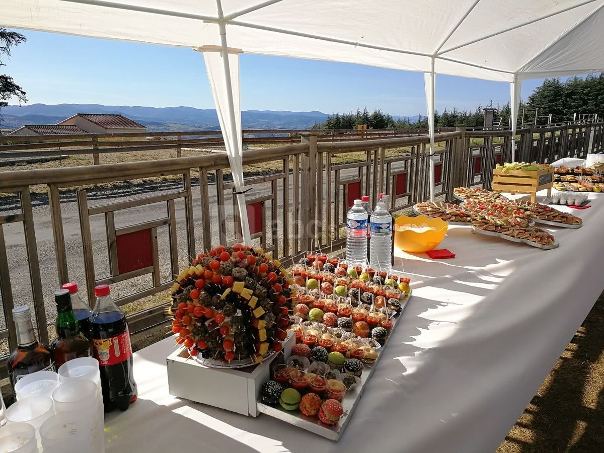 Vin d'honneur avec vue sur les monts d'Ardèche