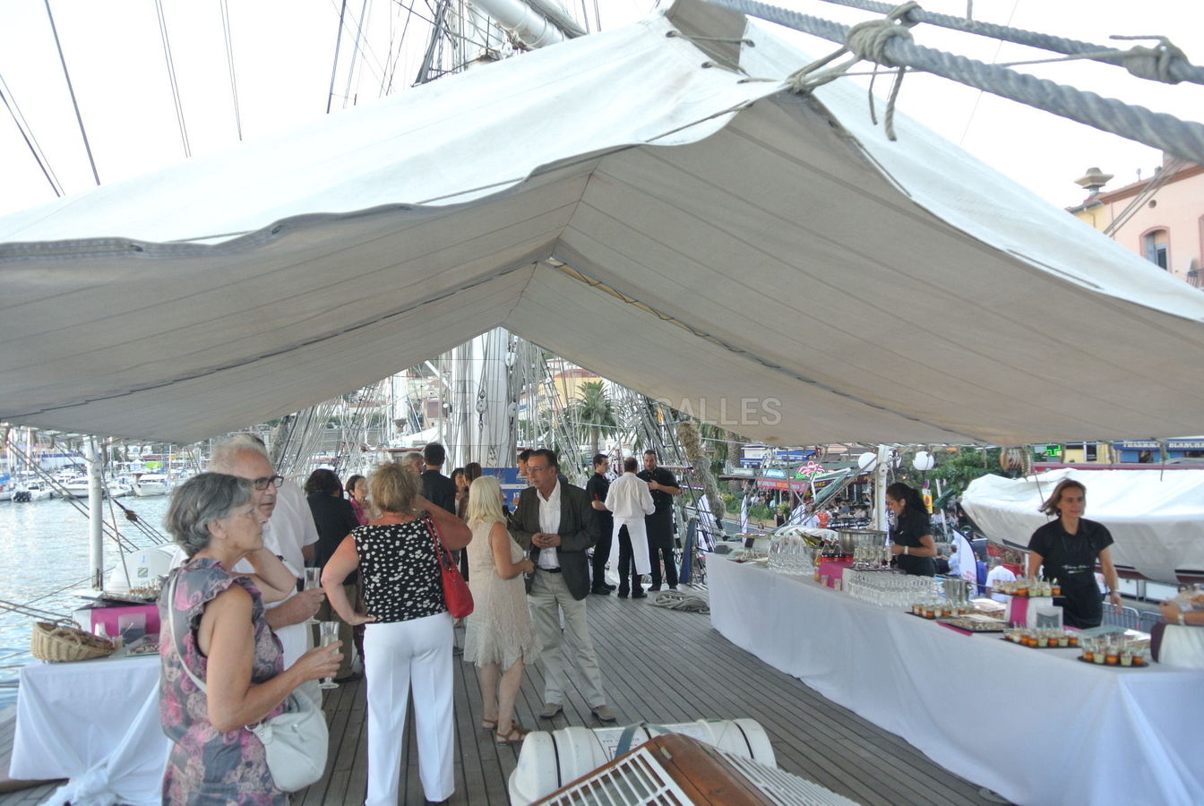 Cocktail sur le pont supérieur
