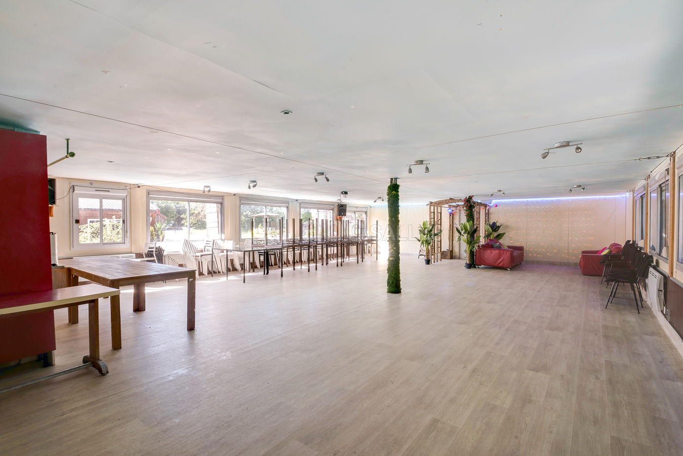 CLUB HOUSE